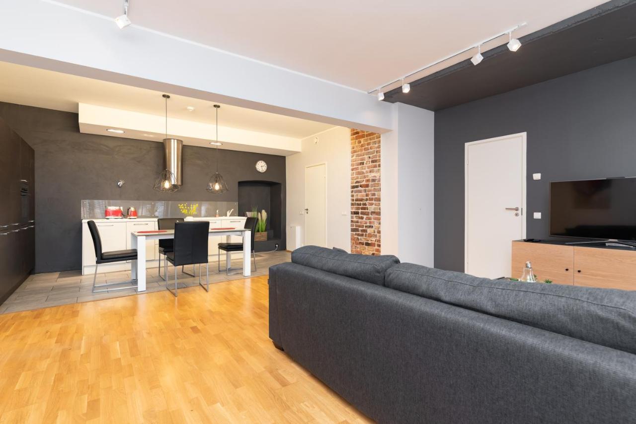 Stylish Apartment With Parking In Telliskivi Tallinn Exteriör bild