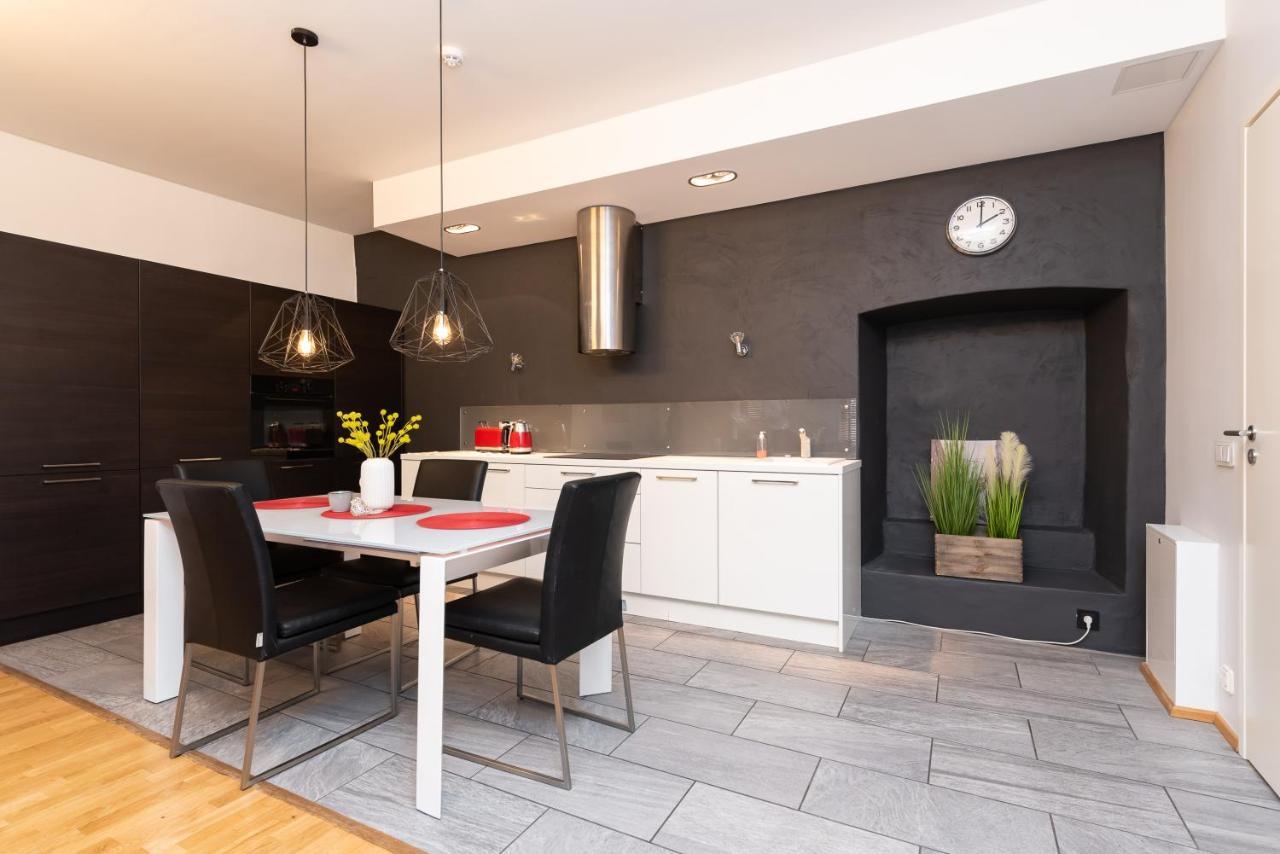 Stylish Apartment With Parking In Telliskivi Tallinn Exteriör bild