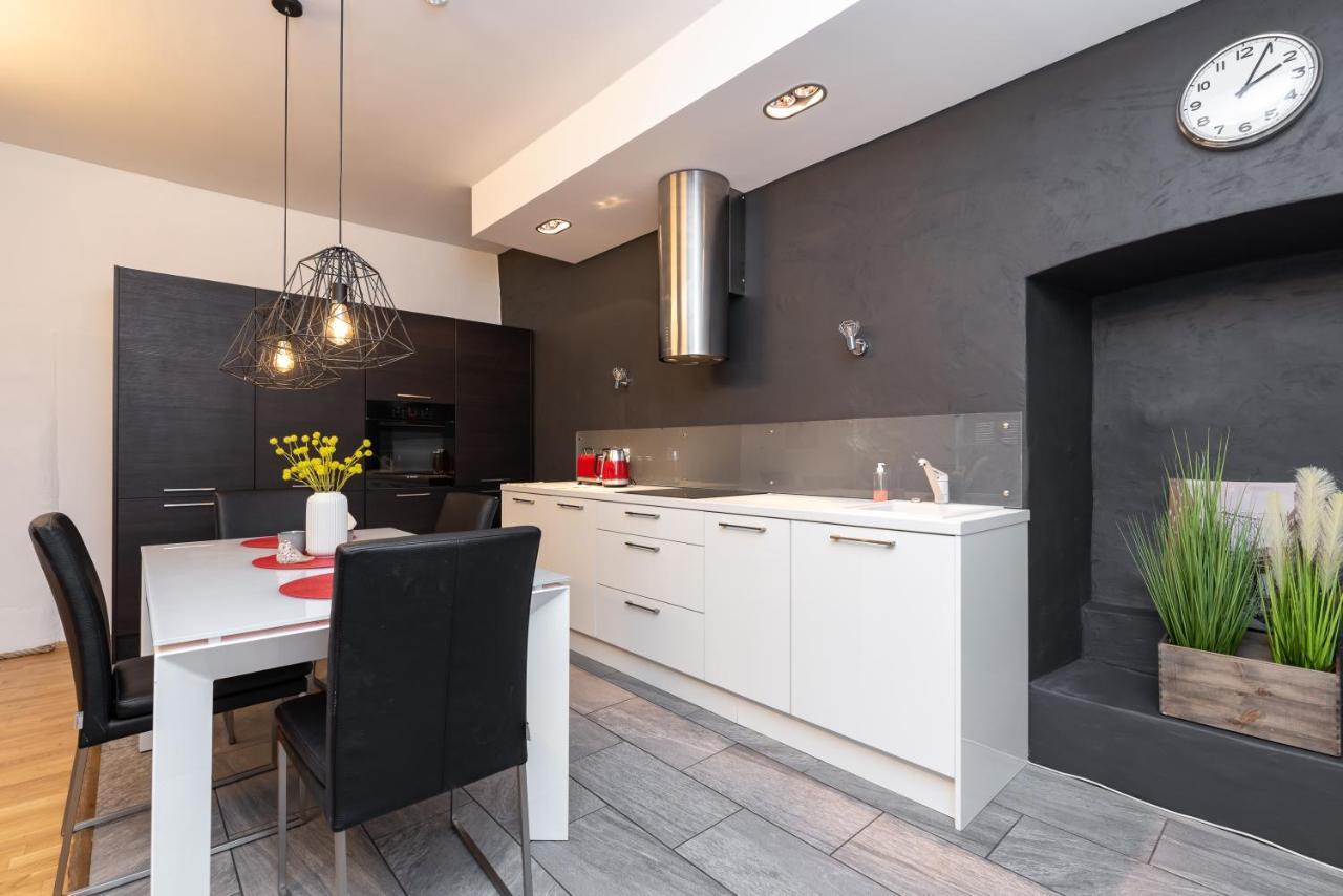 Stylish Apartment With Parking In Telliskivi Tallinn Exteriör bild
