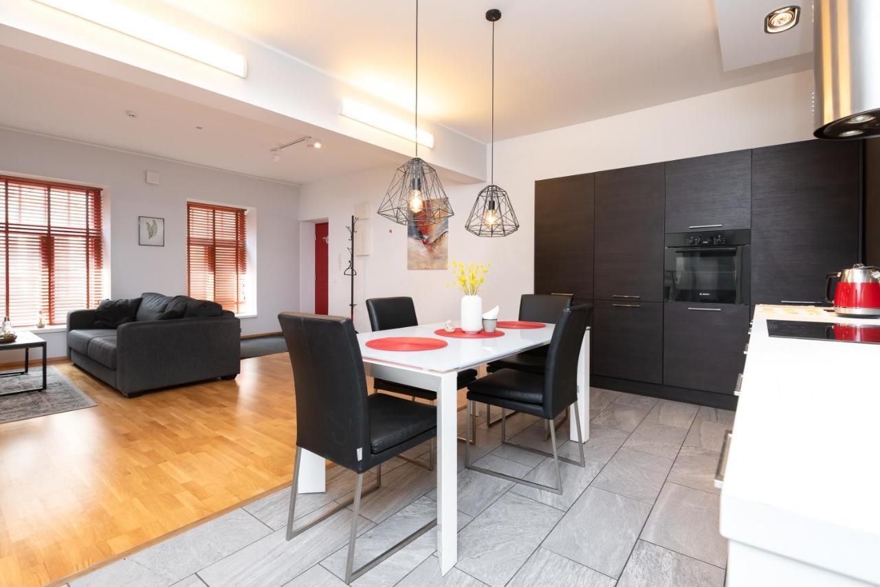 Stylish Apartment With Parking In Telliskivi Tallinn Exteriör bild