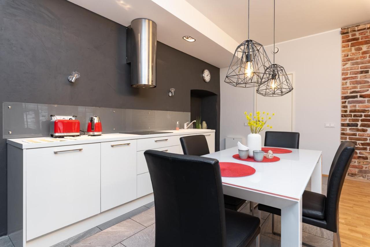 Stylish Apartment With Parking In Telliskivi Tallinn Exteriör bild